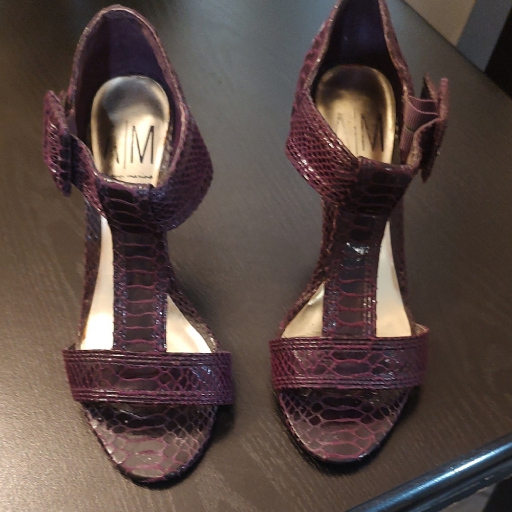 Elegant Burgundy Croc-Embossed Heels